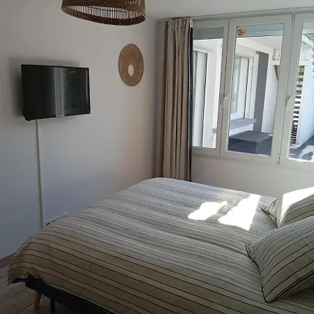 Magnifique En Rez De Jardin Apartment